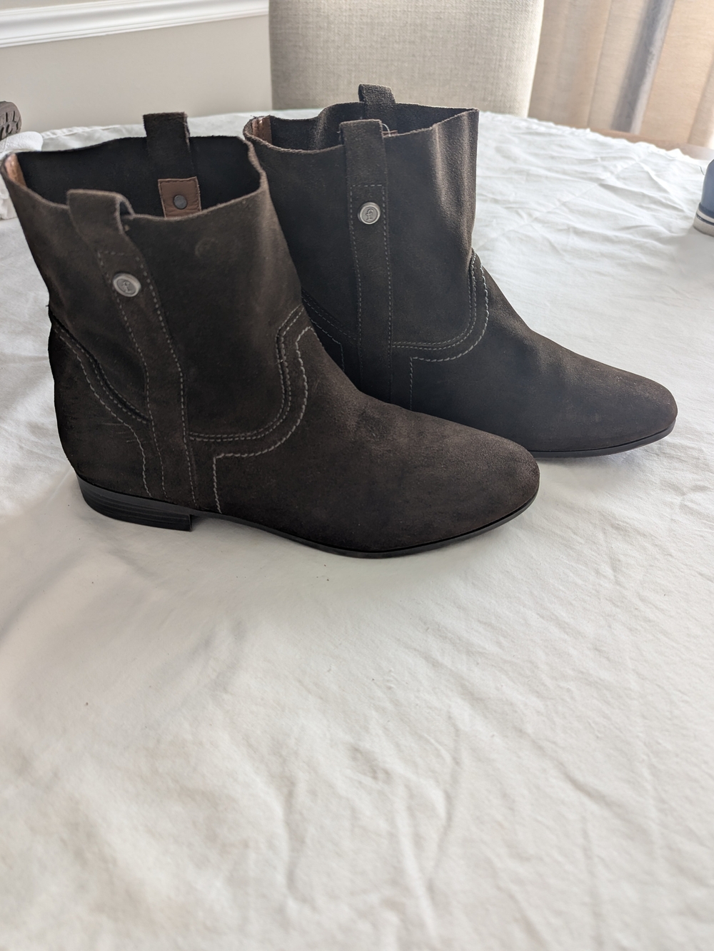 Women's Frye Sarah Dark Brown Suede Western Ankle Boots